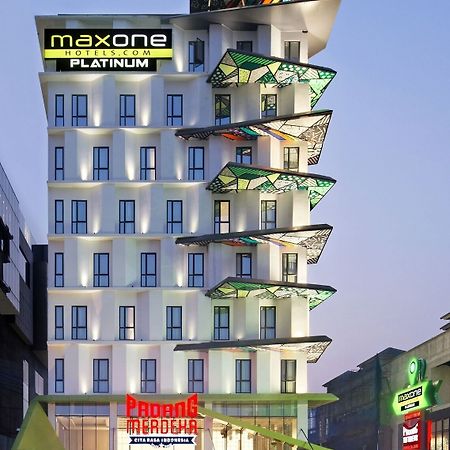 Maxone Platinum Hayam Wuruk Hotel Jakarta Buitenkant foto