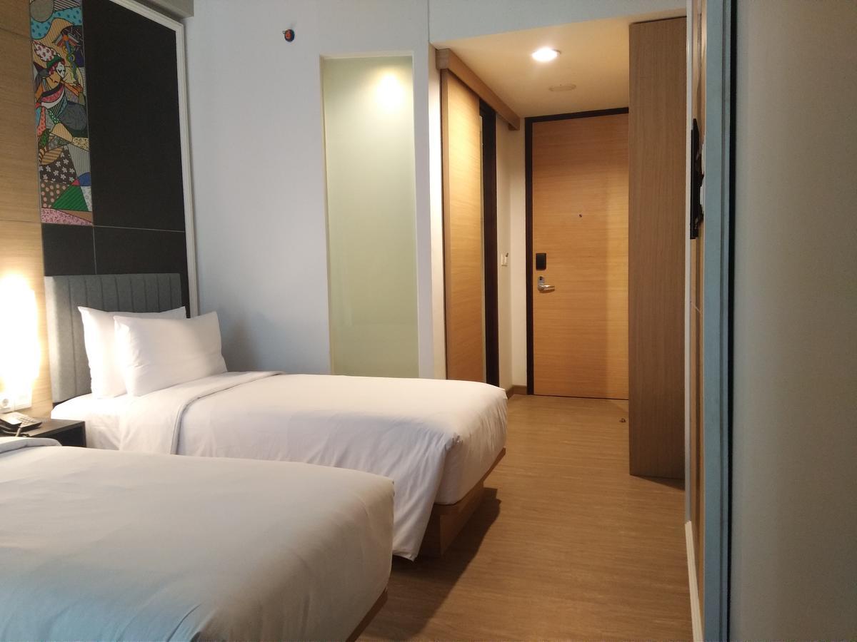 Maxone Platinum Hayam Wuruk Hotel Jakarta Buitenkant foto