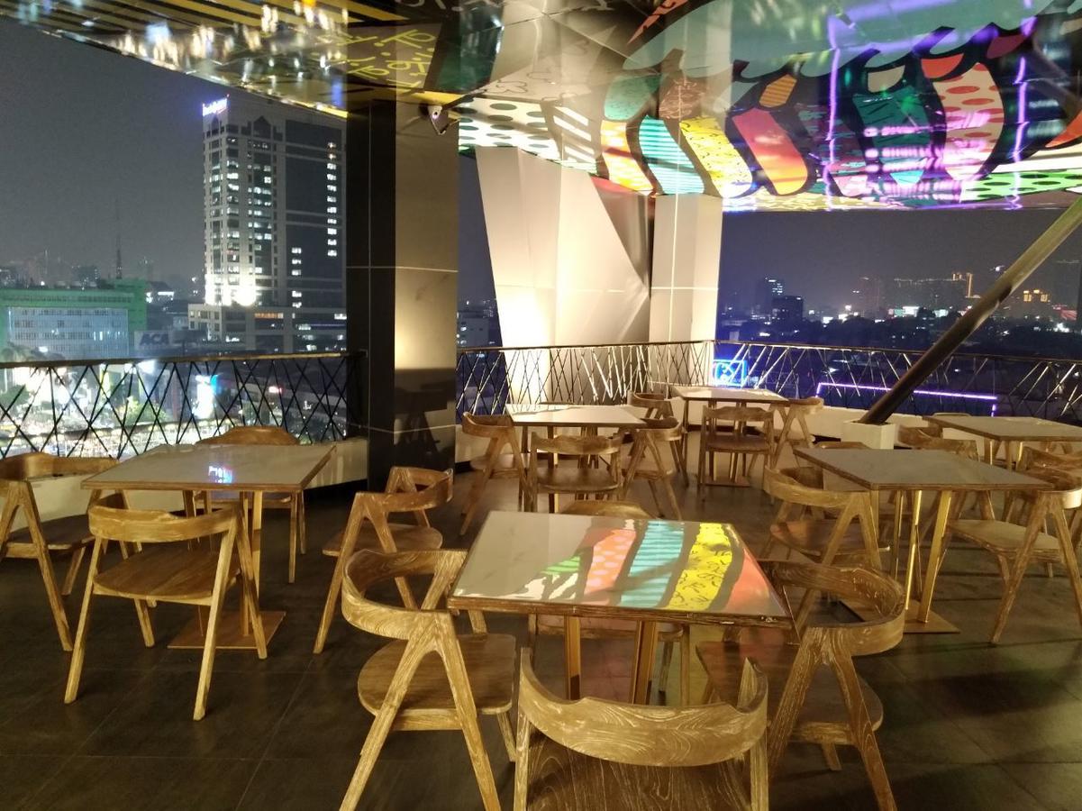 Maxone Platinum Hayam Wuruk Hotel Jakarta Buitenkant foto