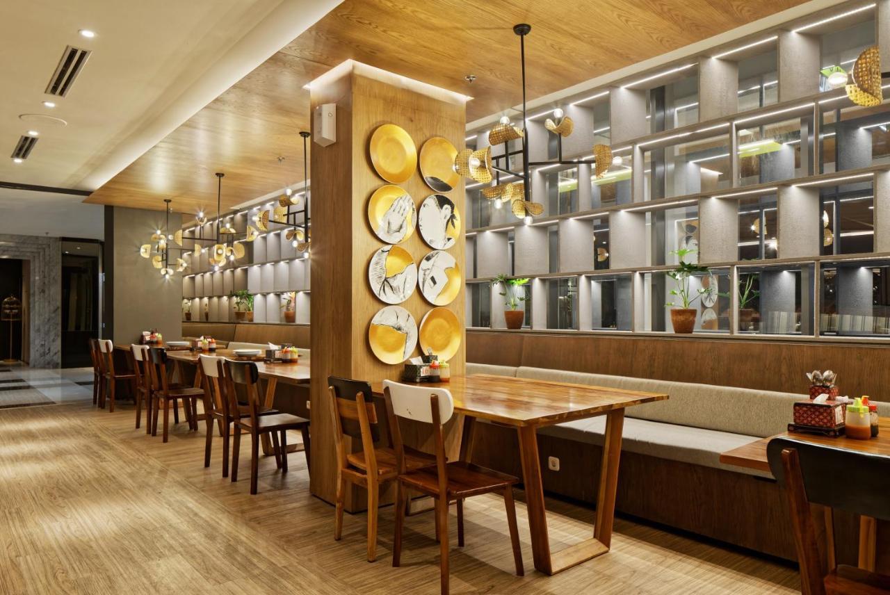 Maxone Platinum Hayam Wuruk Hotel Jakarta Buitenkant foto