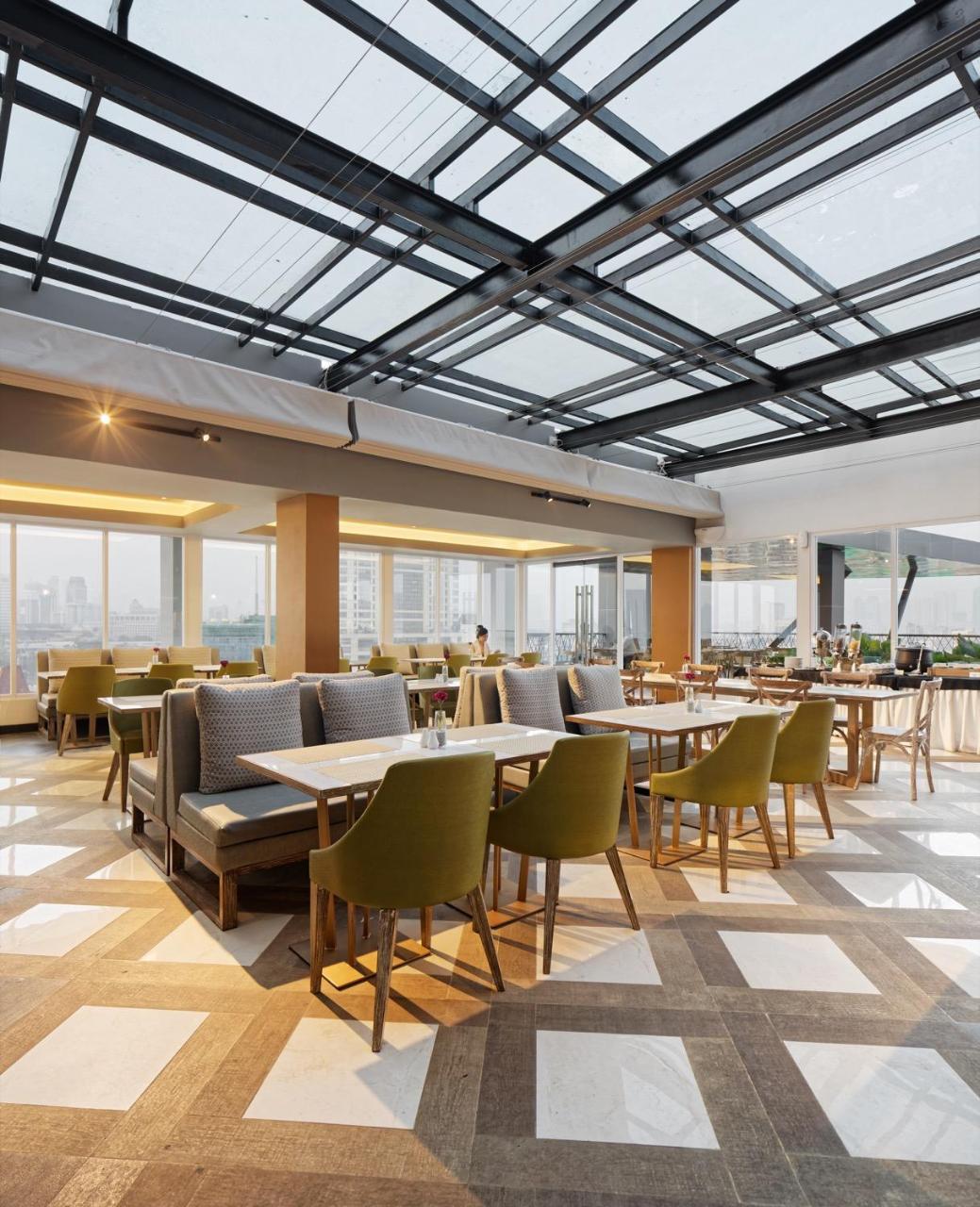Maxone Platinum Hayam Wuruk Hotel Jakarta Buitenkant foto