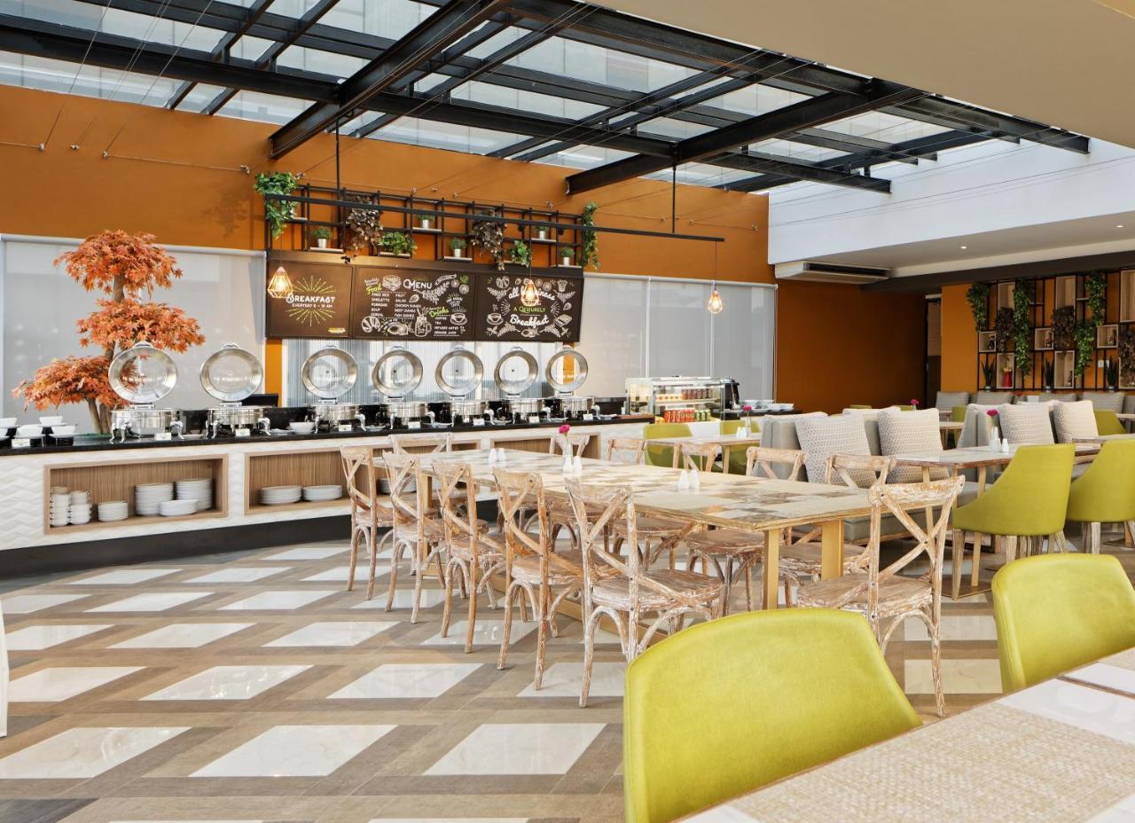 Maxone Platinum Hayam Wuruk Hotel Jakarta Buitenkant foto