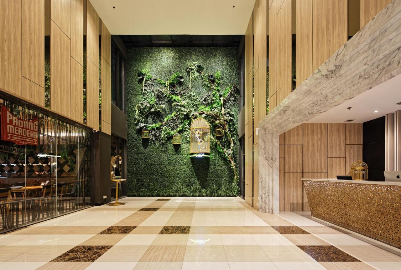 Maxone Platinum Hayam Wuruk Hotel Jakarta Buitenkant foto