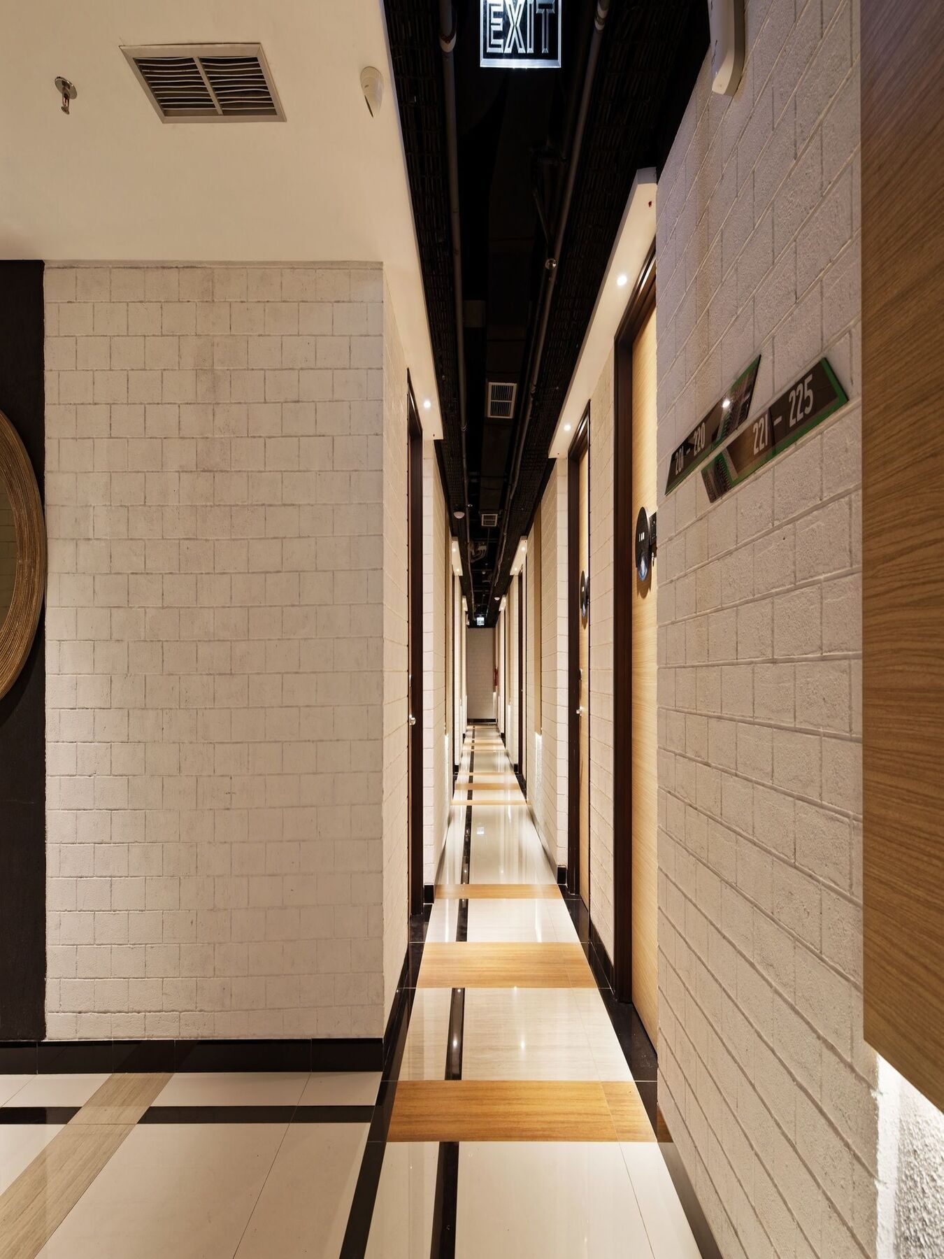 Maxone Platinum Hayam Wuruk Hotel Jakarta Buitenkant foto