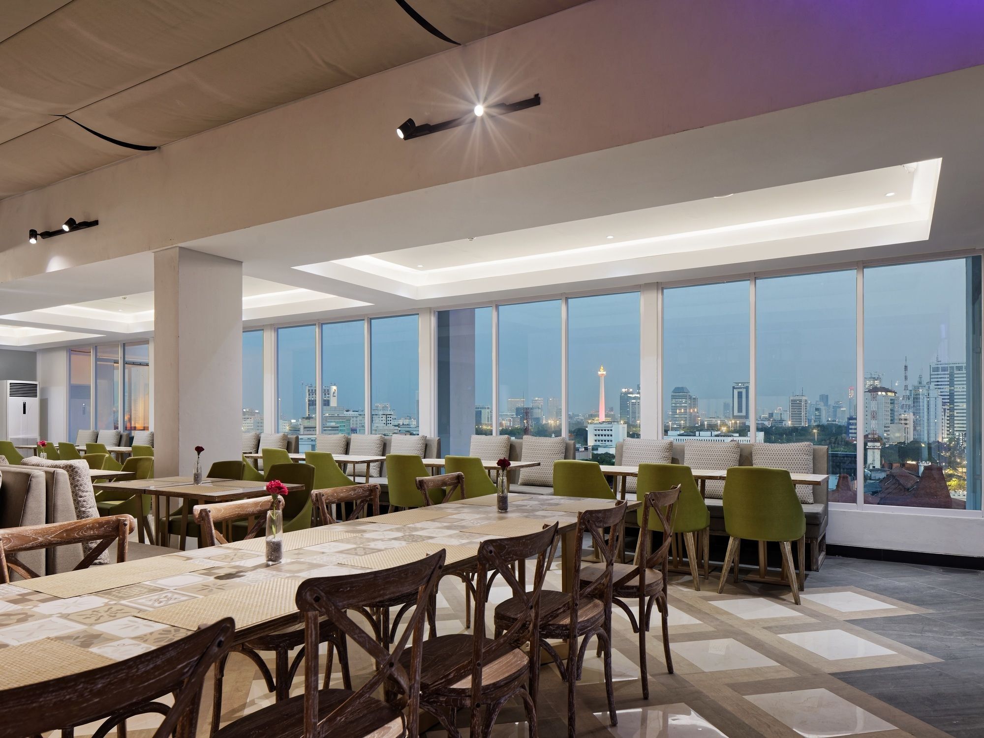 Maxone Platinum Hayam Wuruk Hotel Jakarta Buitenkant foto