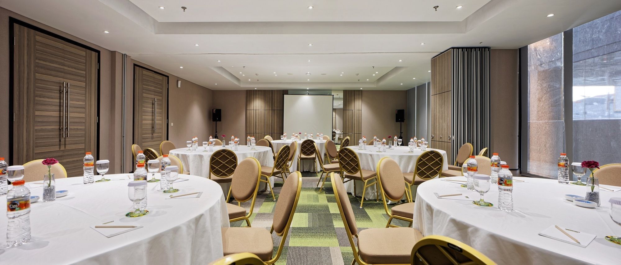 Maxone Platinum Hayam Wuruk Hotel Jakarta Buitenkant foto
