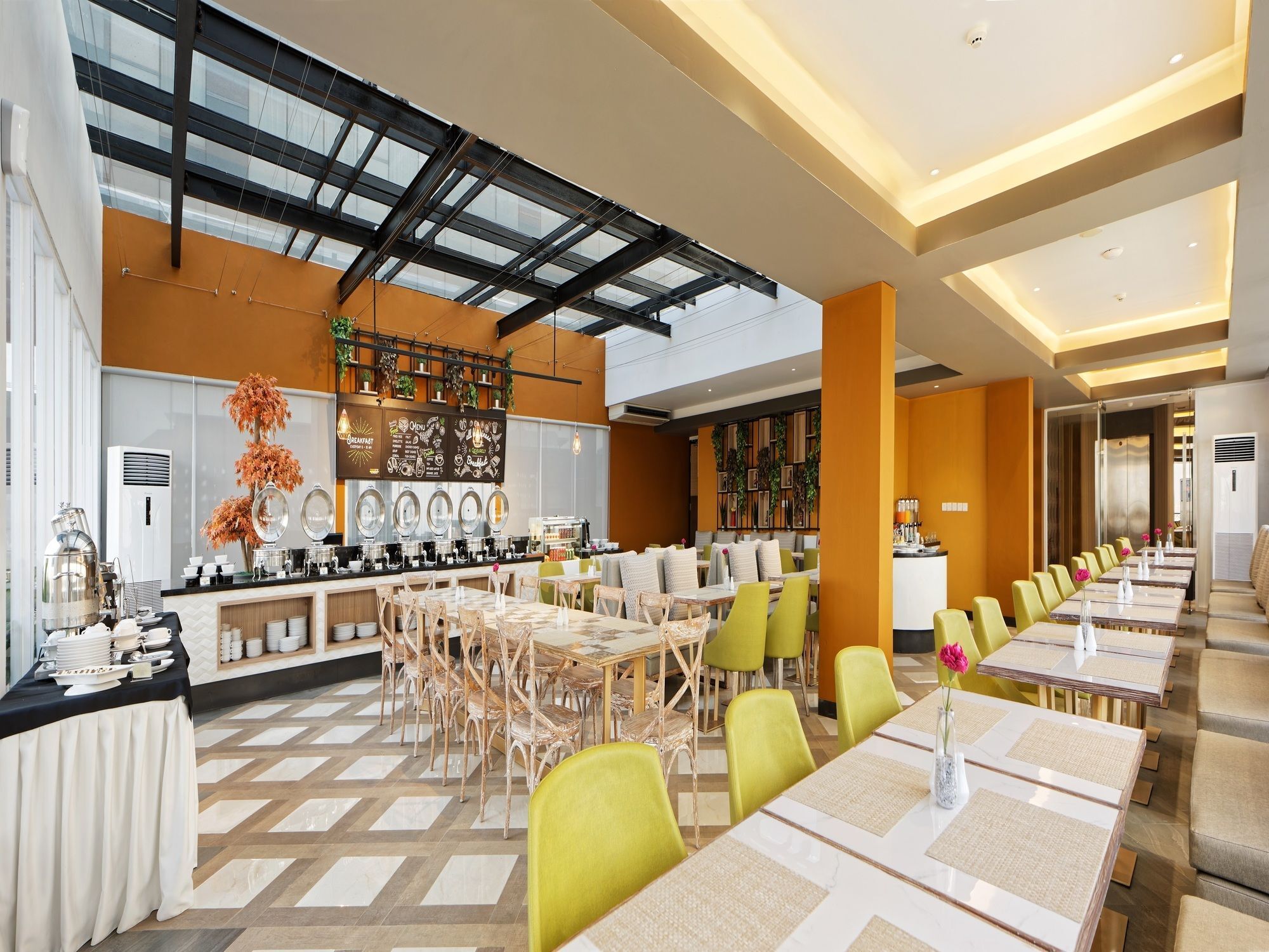 Maxone Platinum Hayam Wuruk Hotel Jakarta Buitenkant foto