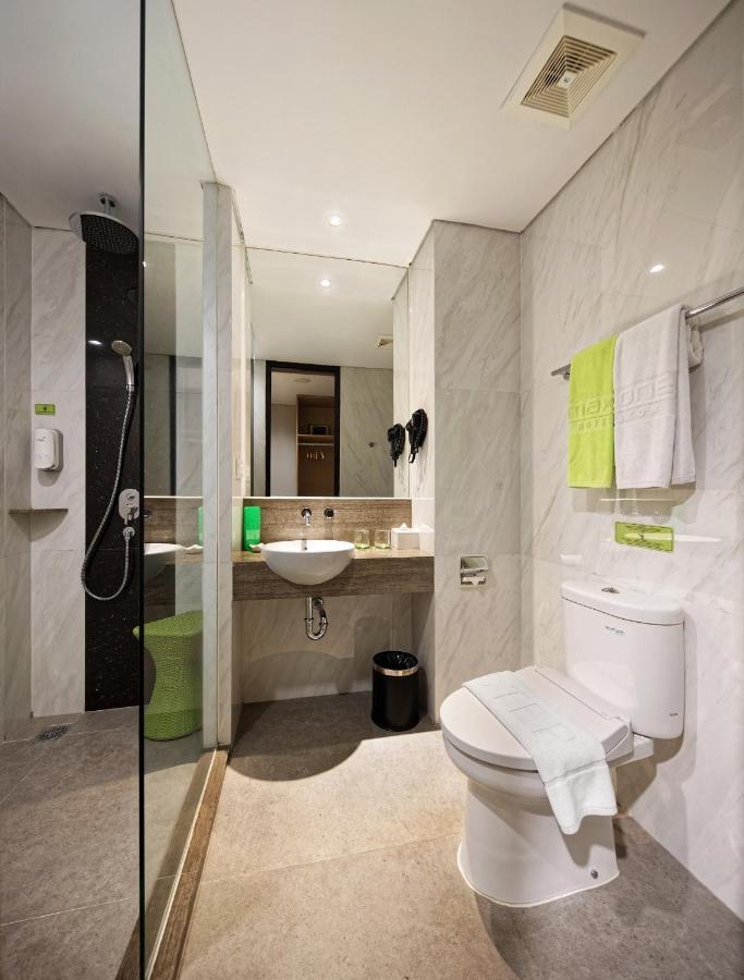 Maxone Platinum Hayam Wuruk Hotel Jakarta Buitenkant foto