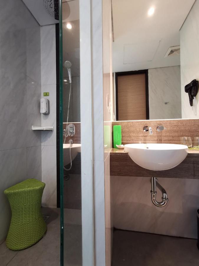 Maxone Platinum Hayam Wuruk Hotel Jakarta Buitenkant foto