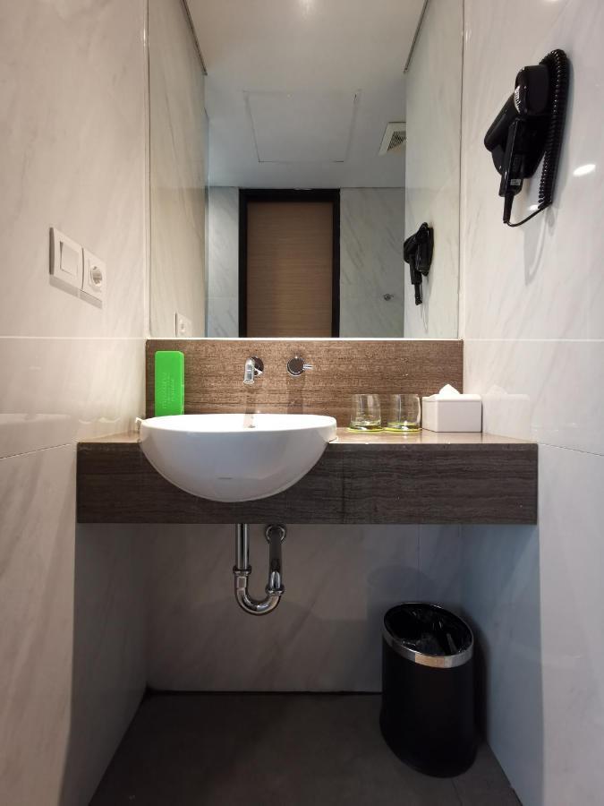 Maxone Platinum Hayam Wuruk Hotel Jakarta Buitenkant foto