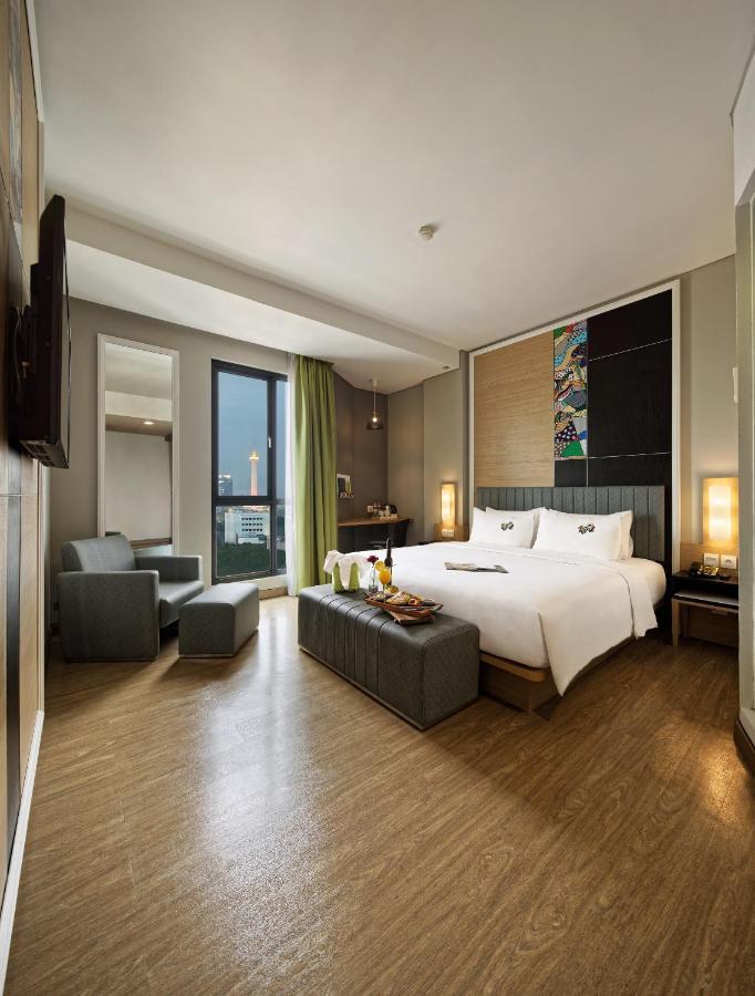 Maxone Platinum Hayam Wuruk Hotel Jakarta Buitenkant foto